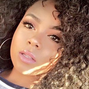 Meet your Posher, Dericka